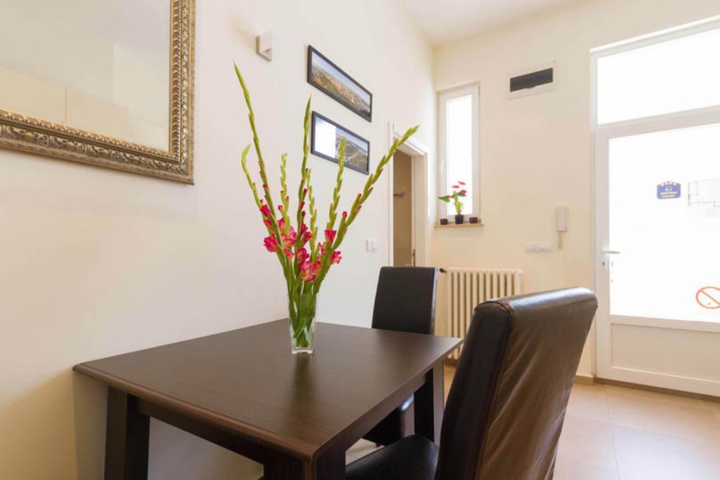 City Break Apartments Chic And Luxury Белград Екстериор снимка